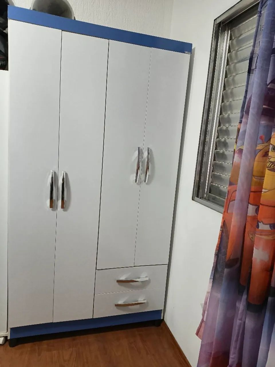 Guarda roupa Solteiro.