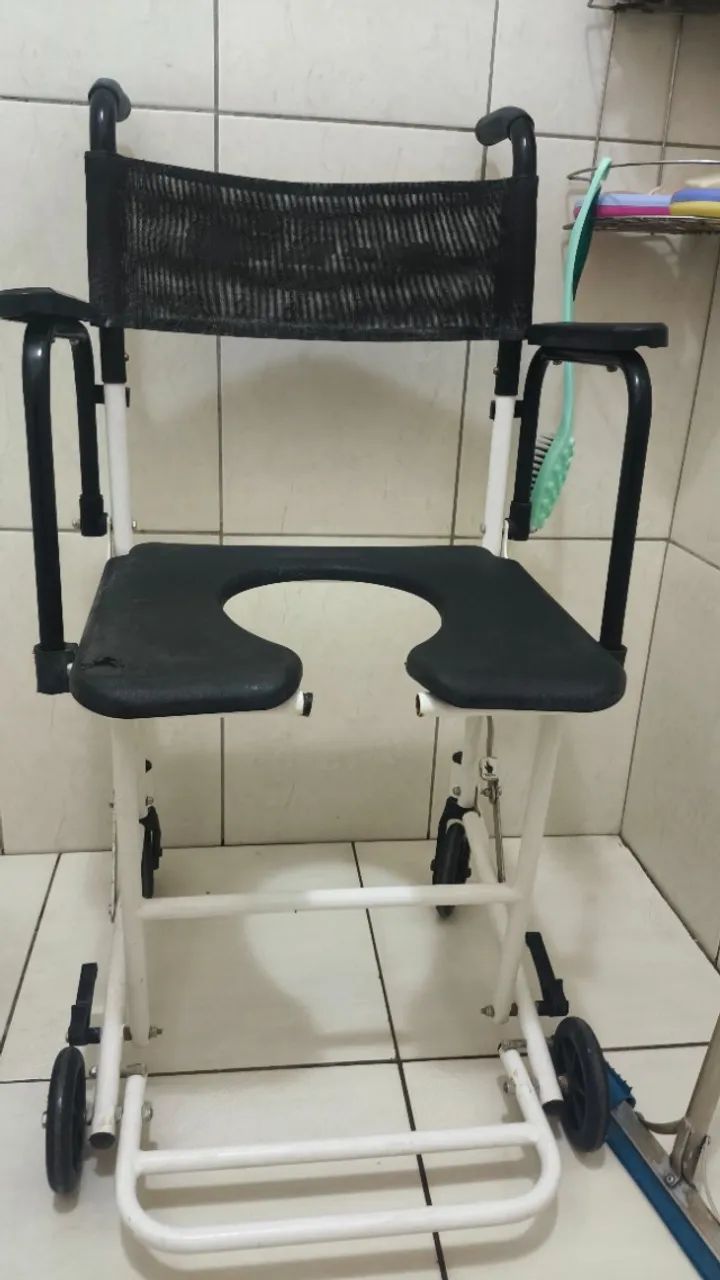 Doação de cadeira de rodas  - Foto 4