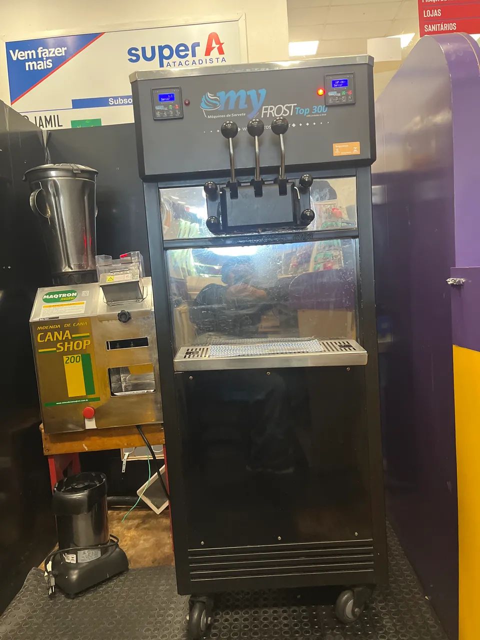 VENDO MAQUINA DE SORVETE EXPRESSO 