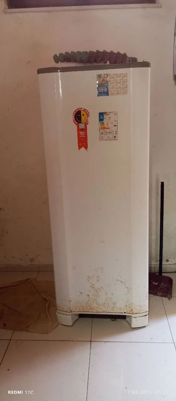 VENDO GELADEIRA FUNCIONANDO PERFEITAMENTE 