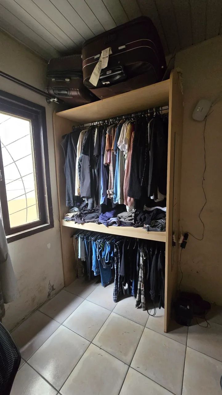 Guarda roupa + escrivaninha com gaveta - Foto 2