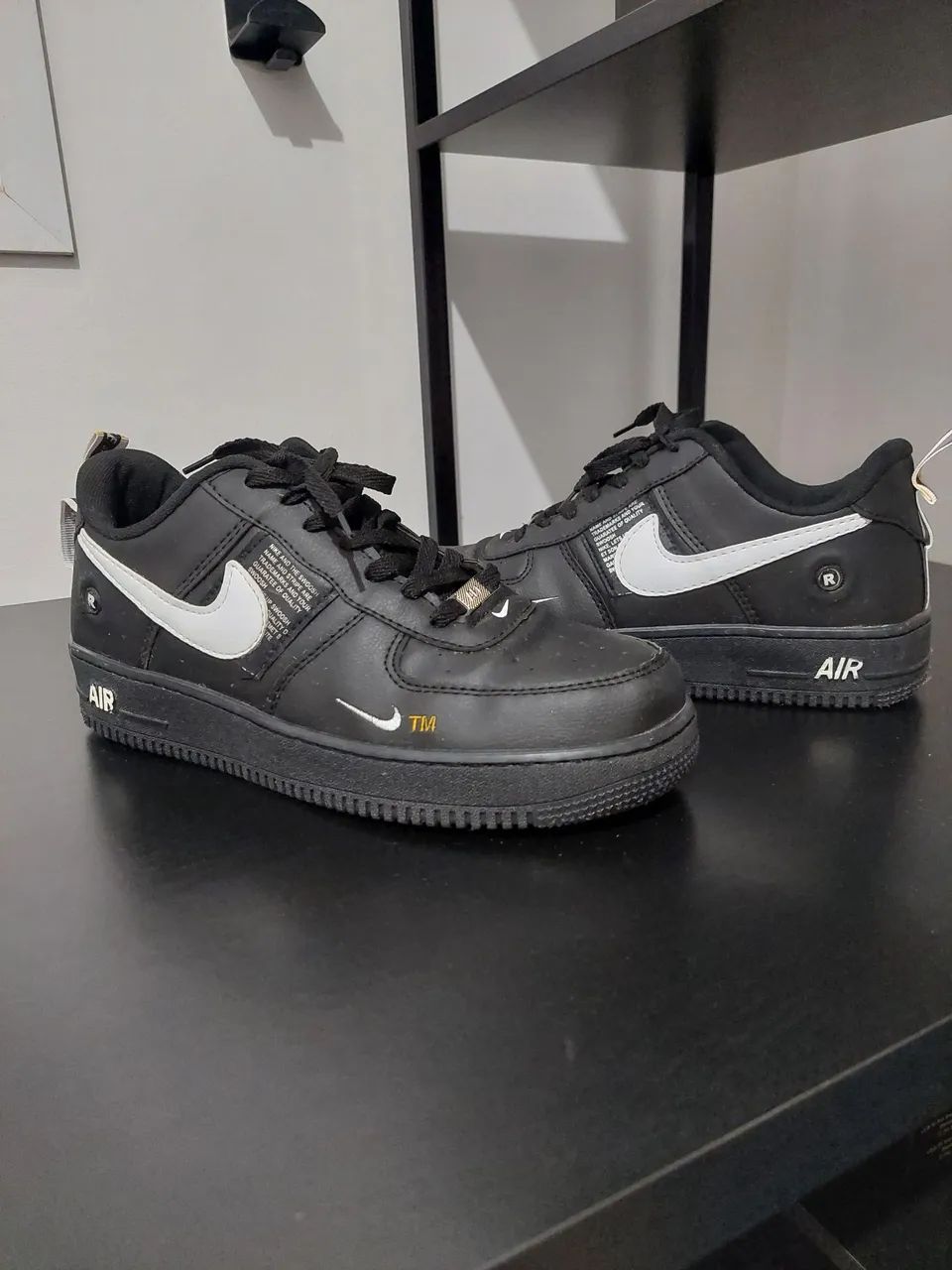 Tenis Air Force 1 preto e branco - Réplica