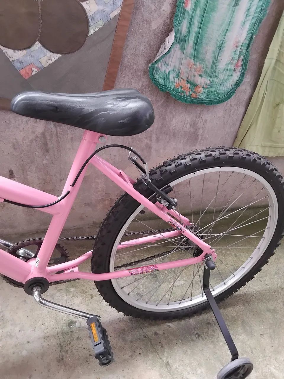Bicicleta aro 24 de cor rosa - Foto 3