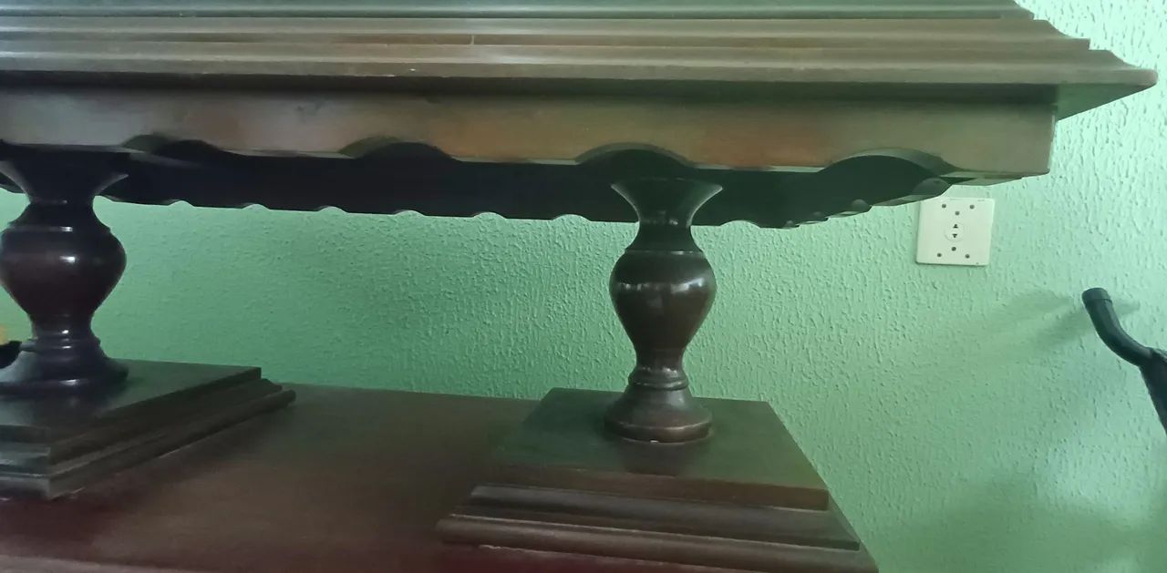 Mesa centro/apoio colonial torneada embuia maciça