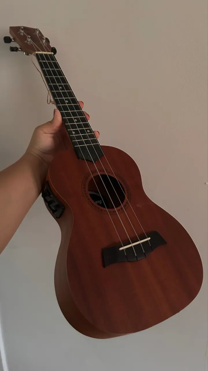 Vende-se ukulele 