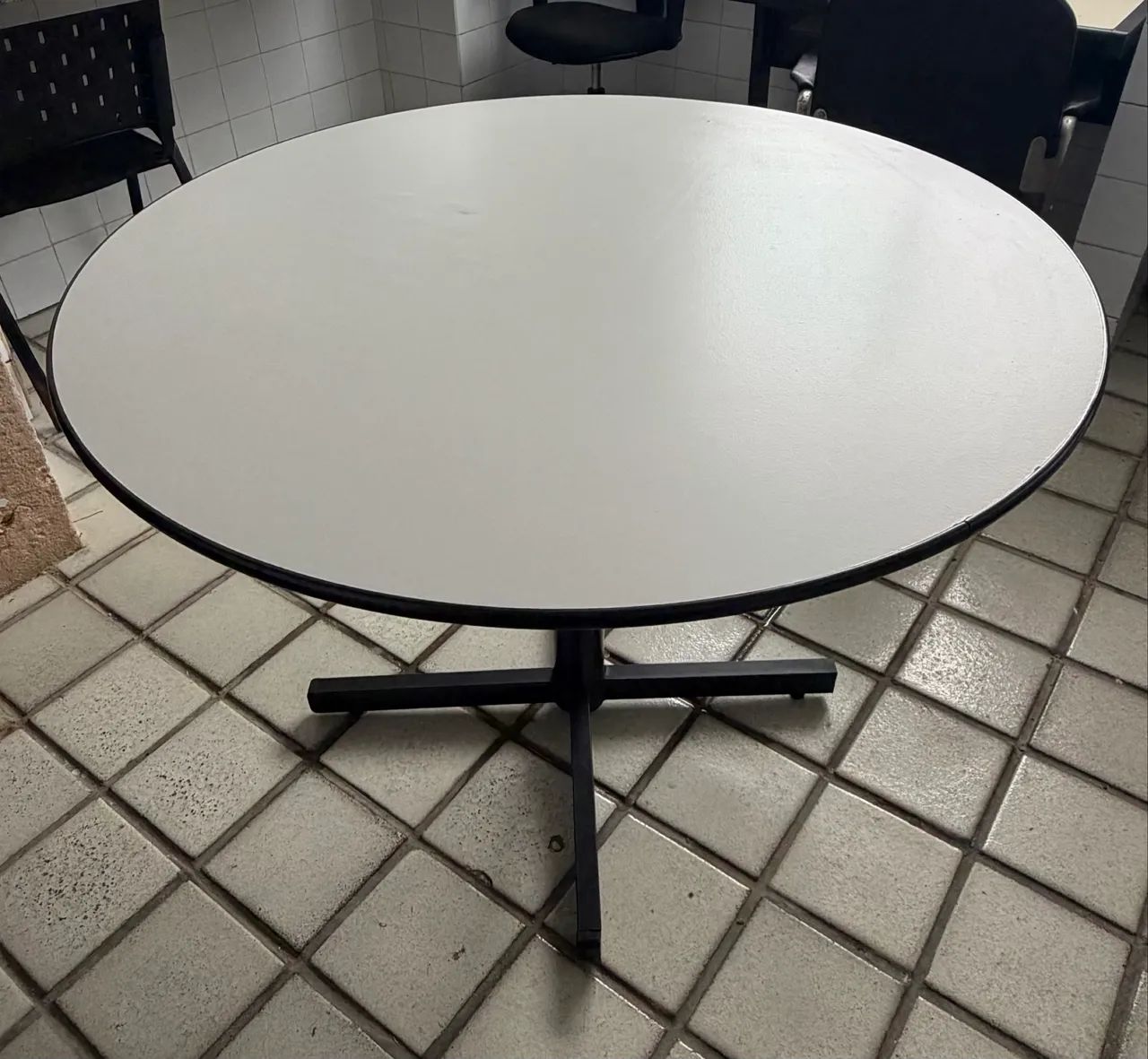 Mesa de reunião redonda