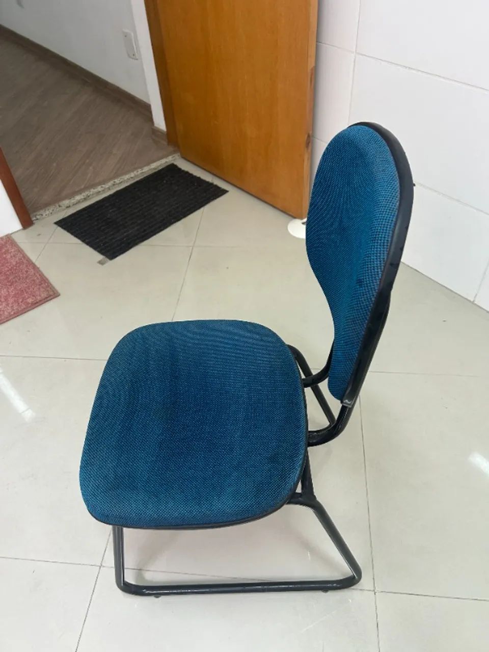 Cadeiras práticas e confortáveis - Foto 4