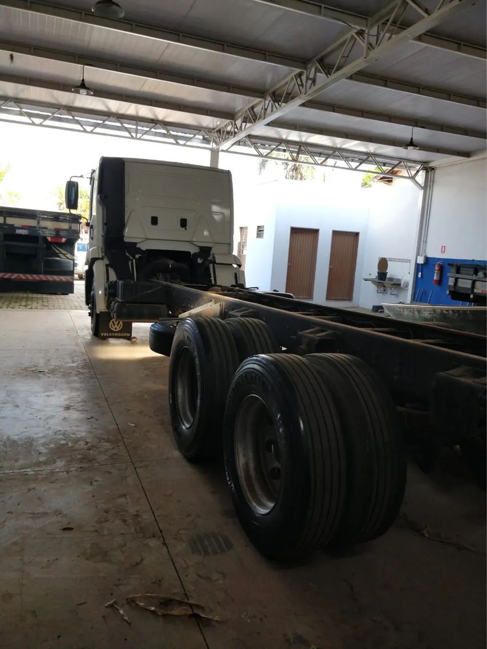 VW24250 CONSTELLATION 6X2 - Foto 4