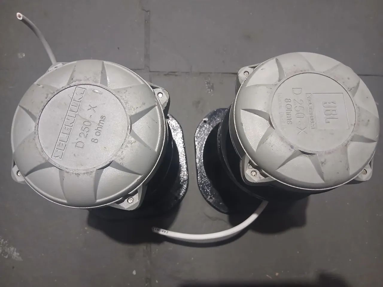 Corneta D250x com cone de alumínio  - 250,00 o par