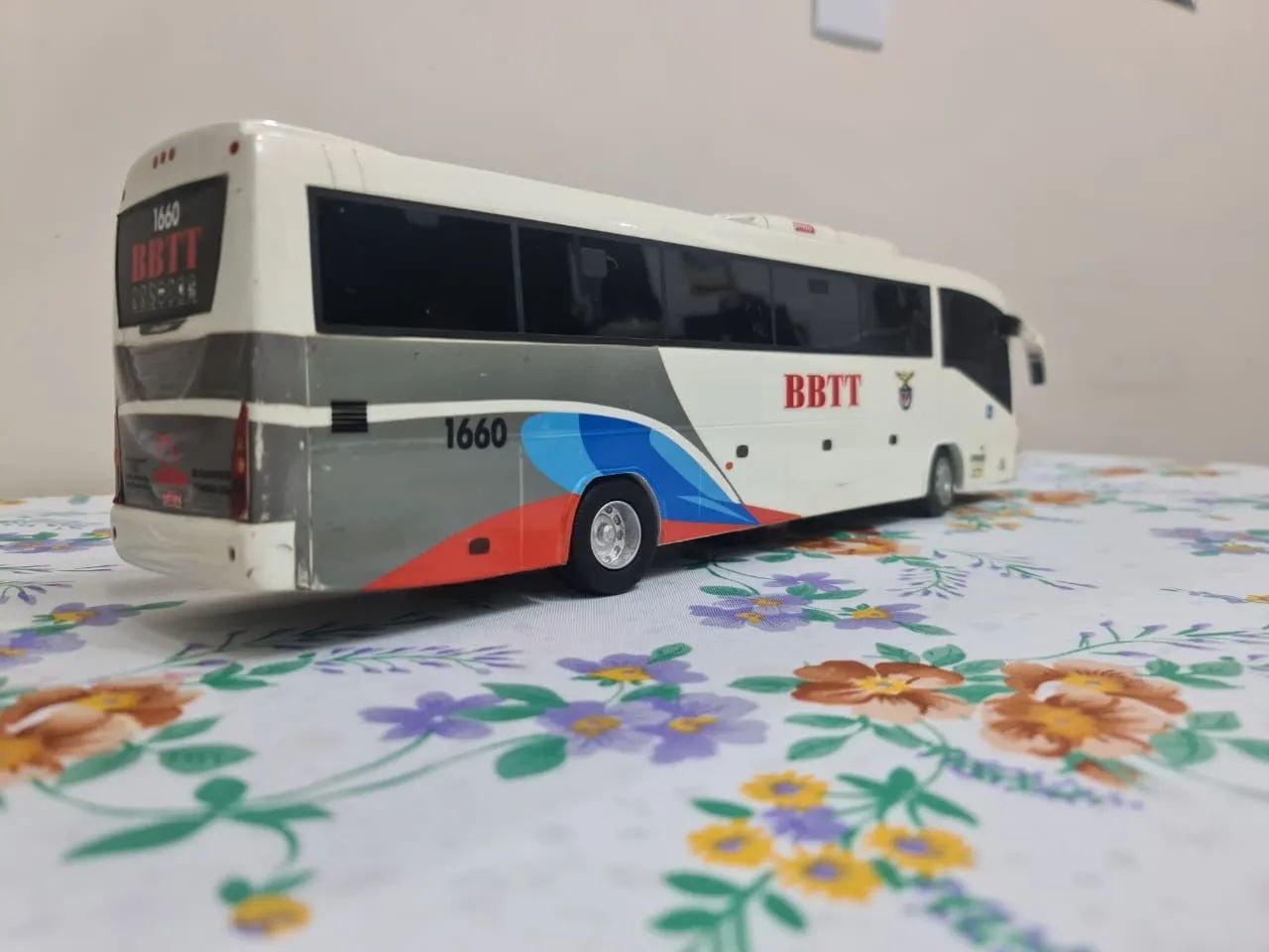 Bbtt réplica miniatura com luzes  - Foto 5