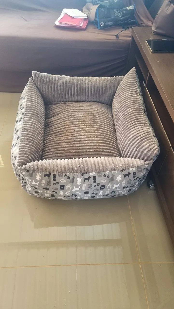 cama acolchoada com 5 travesseiros - Foto 5