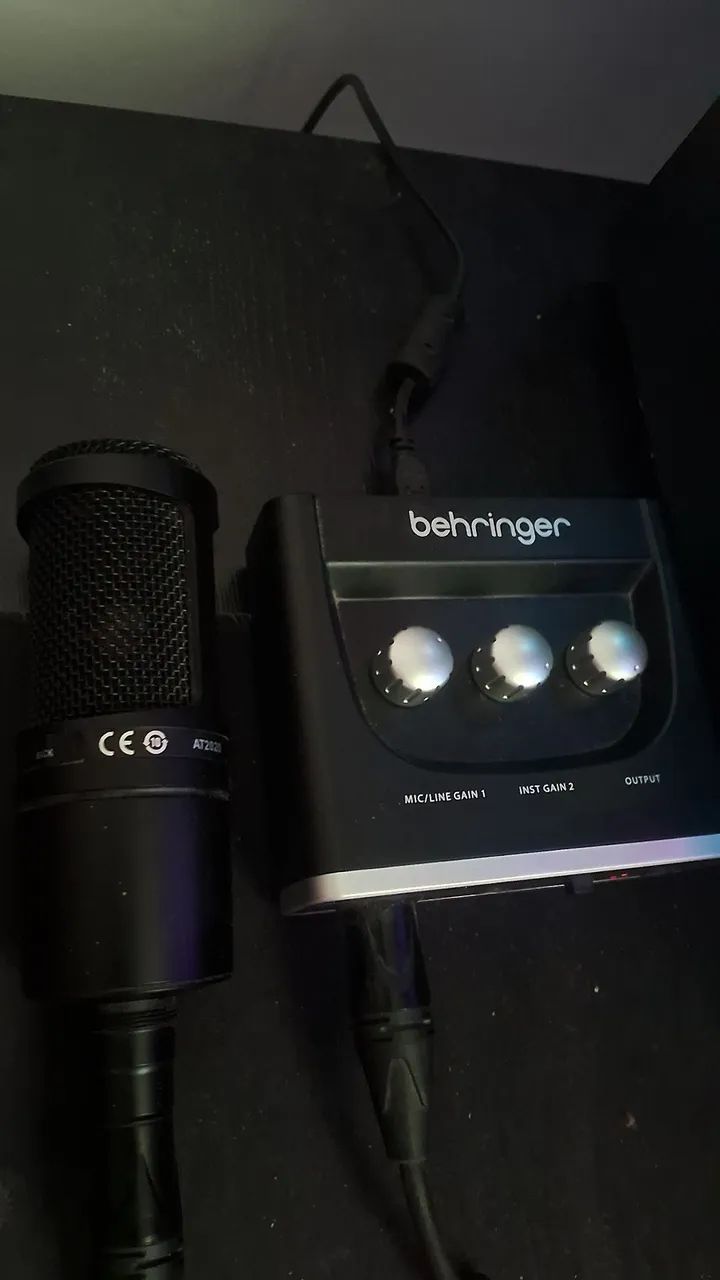 microfone At2020 + behringer um2