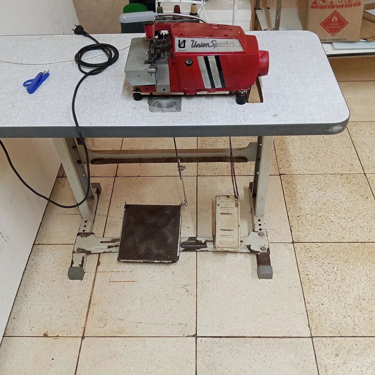 Máquina overlok  - Foto 2