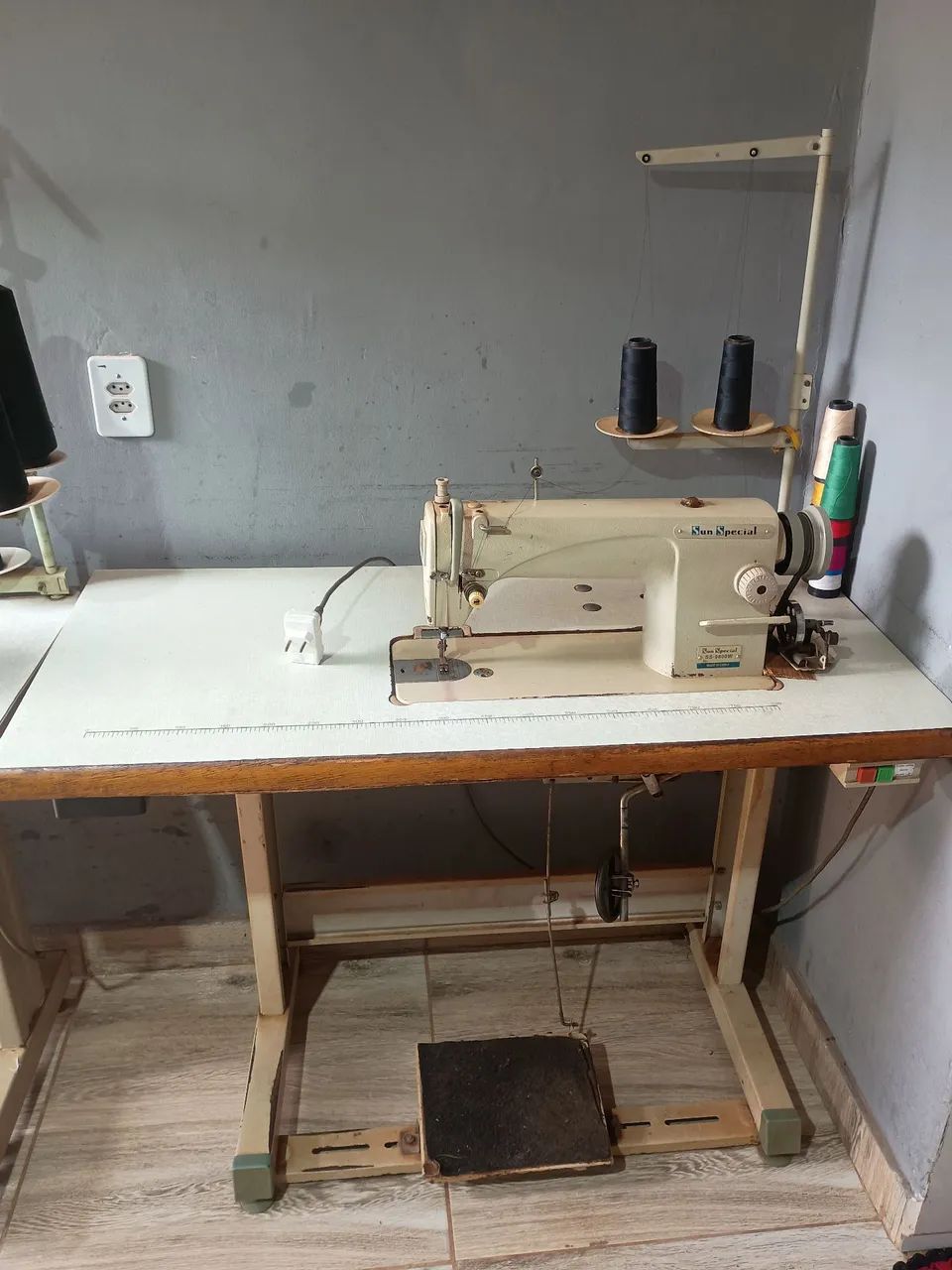 Máquina de costura reta 