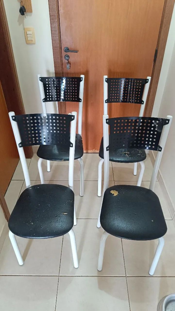 Conjunto com 4 Cadeiras 