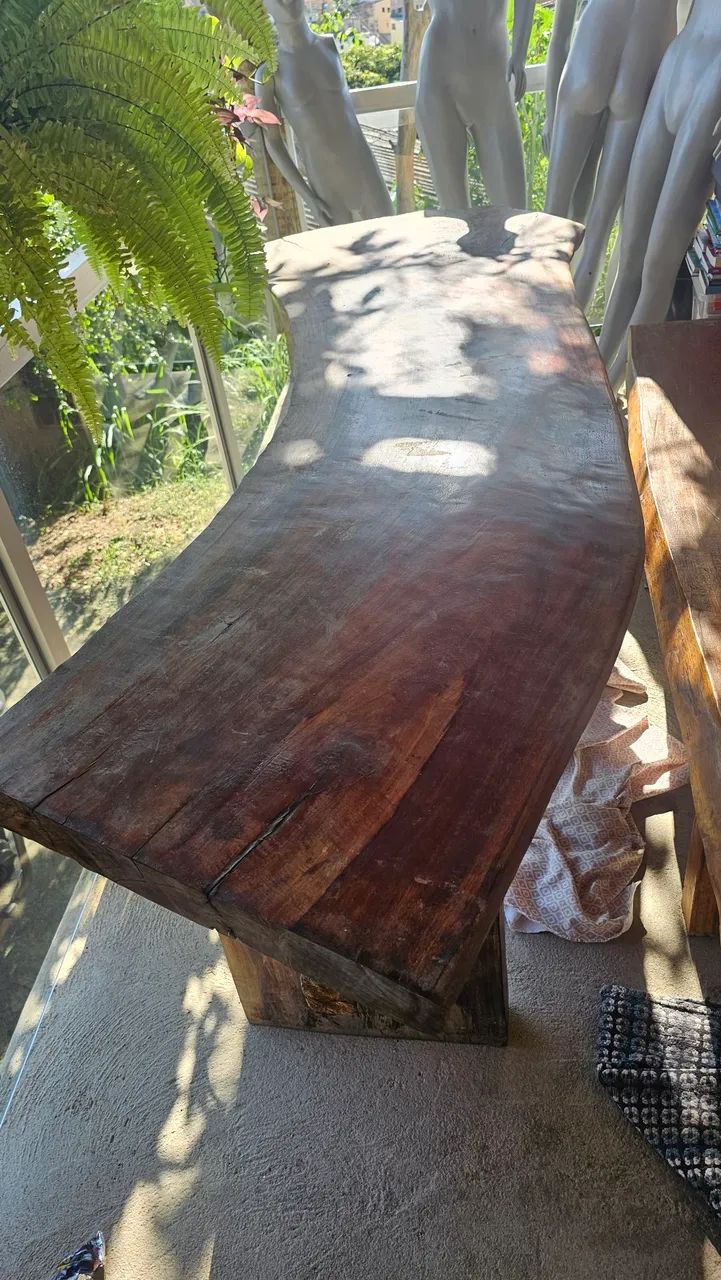 Mesa de madeira maciça 