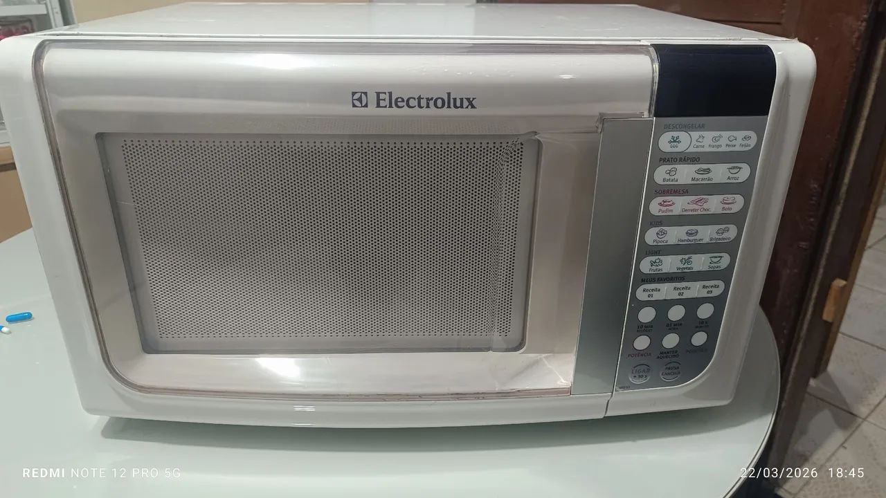 ,Vendo microondas Eletrolux 33 litros  - Foto 3