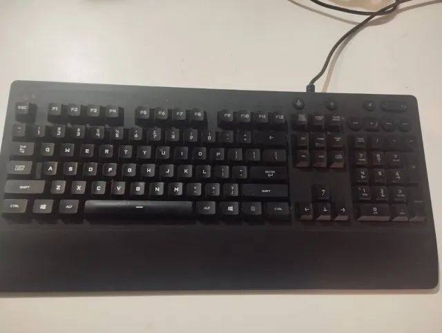 teclado gamer Logitech G213 Prodigy
