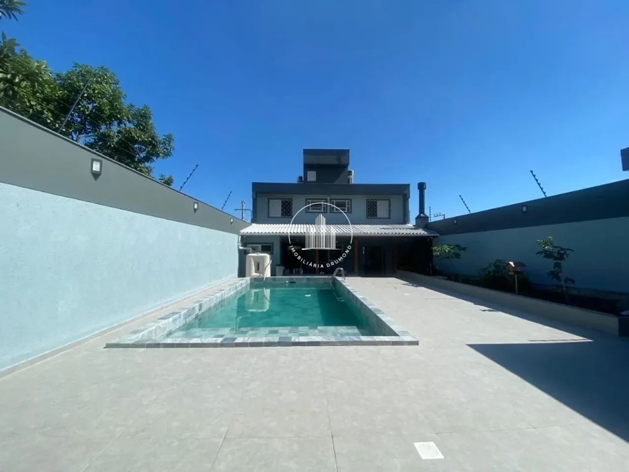Casa 4 Quartos com 2 Suítes e 210m² - Balneário