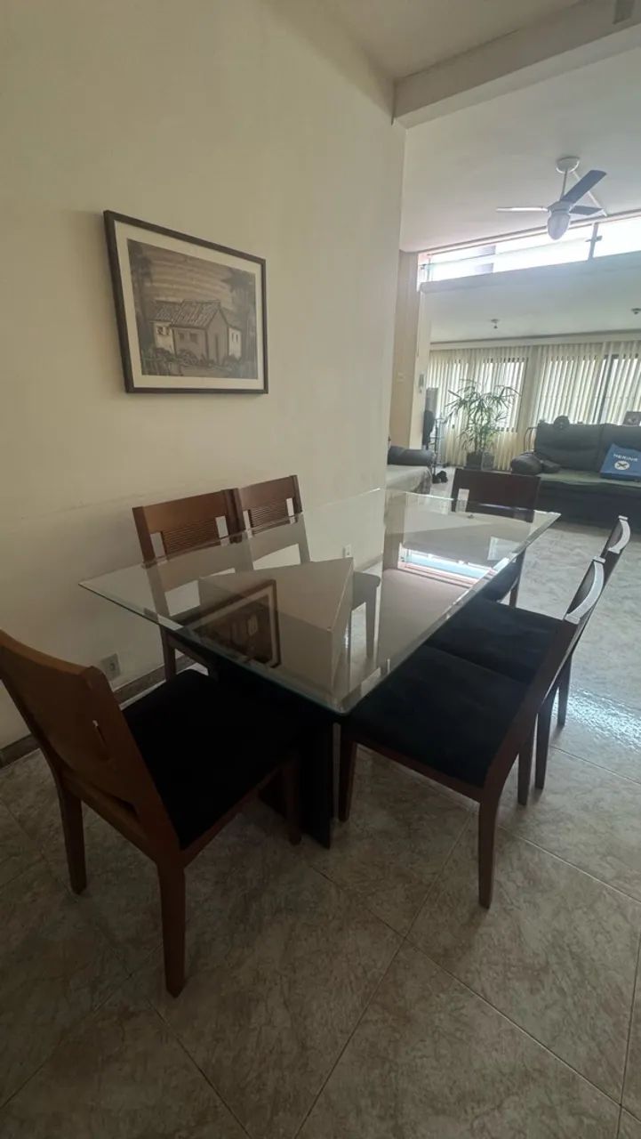 Mesa de Jantar em madeira com vidro