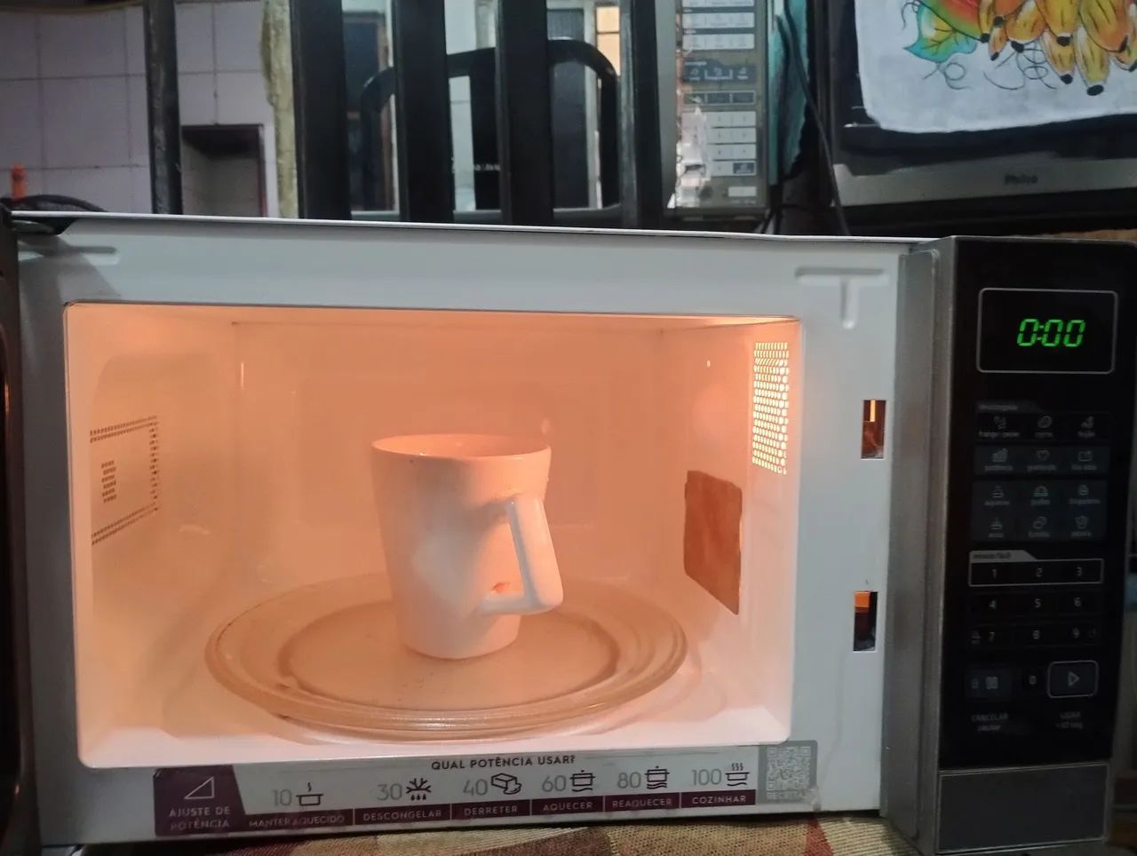 Microondas de 20 l pegando tudo e esquentando - Foto 4