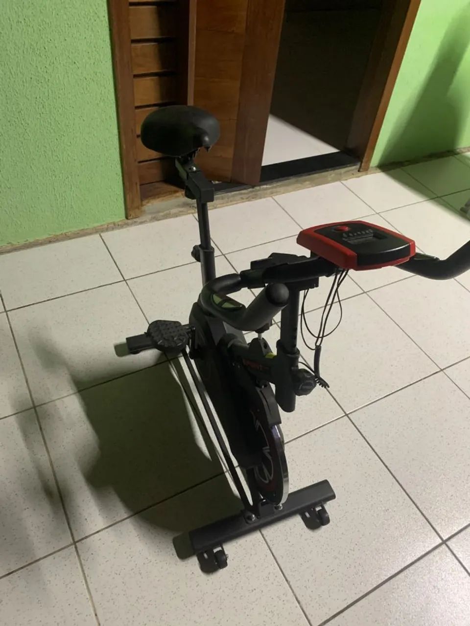 Bicicleta Ergométrica - Preto e Vermeho - Foto 3