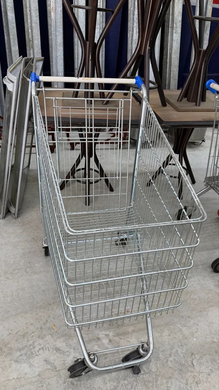Carrinhos de Compras Grande praticamente Novo 