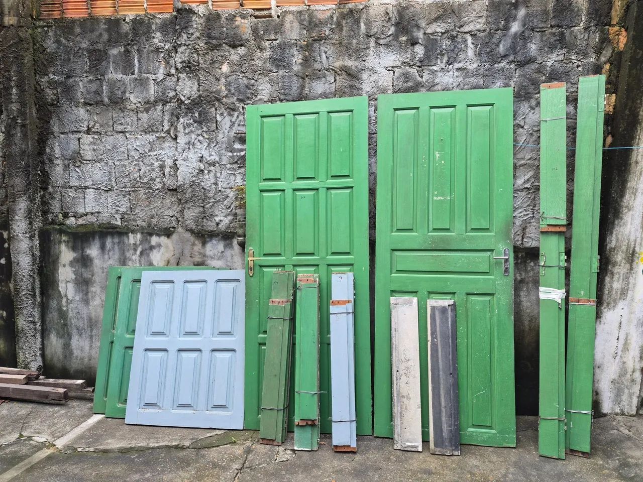 Portas e Janelas de madeira maciça  - Foto 3