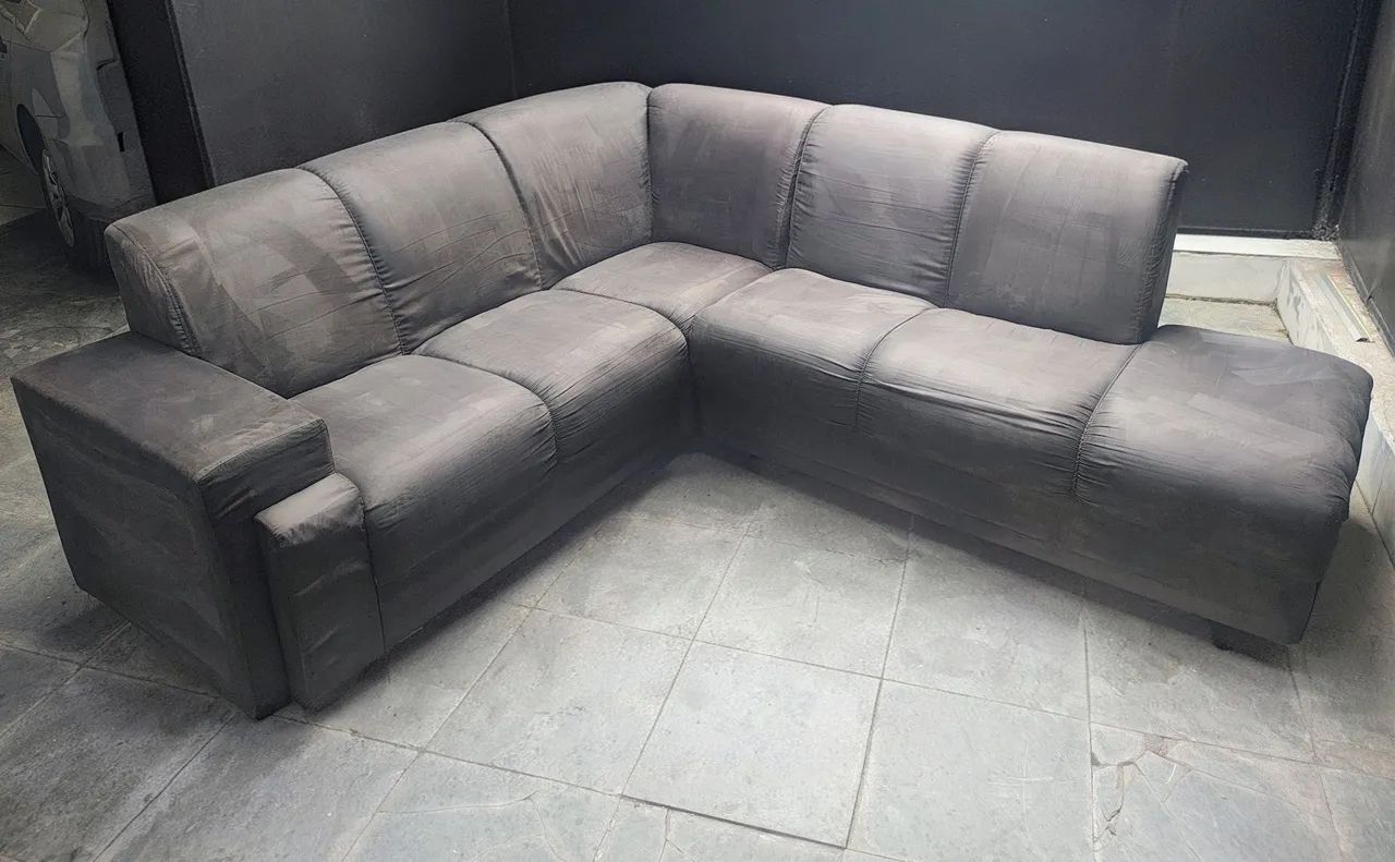 Sofá de canto em L com 2,30 x 2,10 com 6 lugares