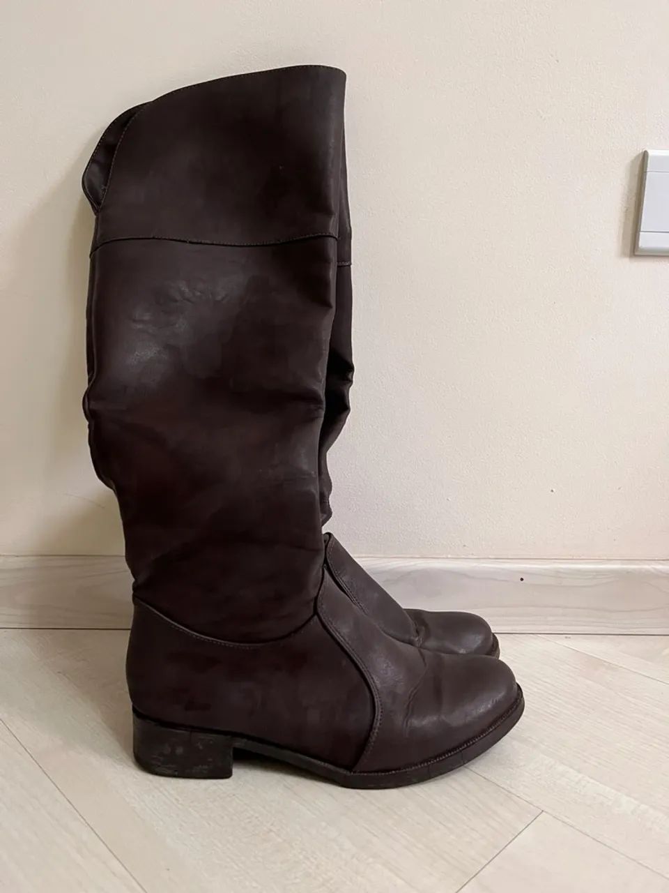 Bota cano até o joelho  - Foto 3