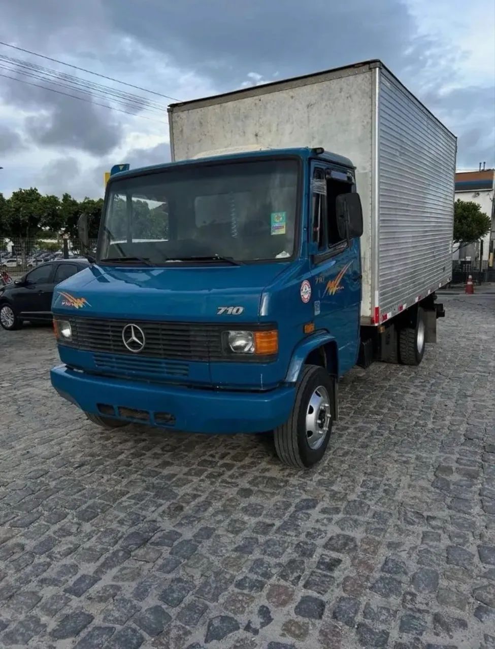 CAMINHÃO 710 BAÚ 2008