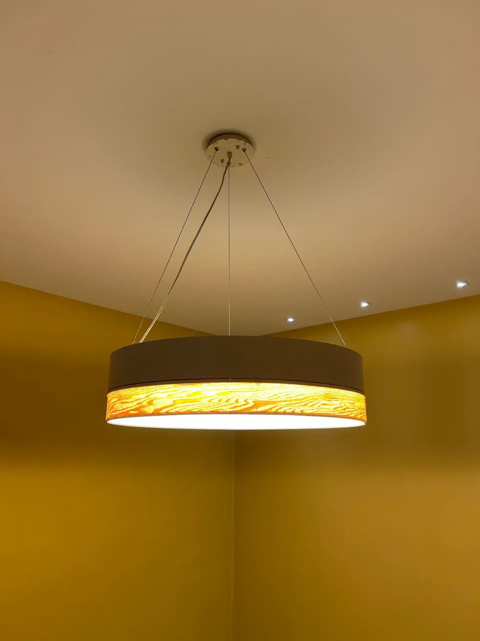 Lustre led e madeira alto luxo