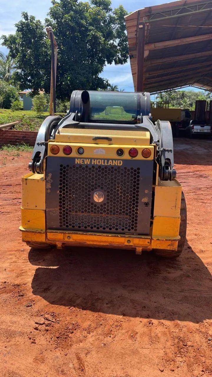 Mini Carregadeira NH L218 ano 2018 - Foto 4