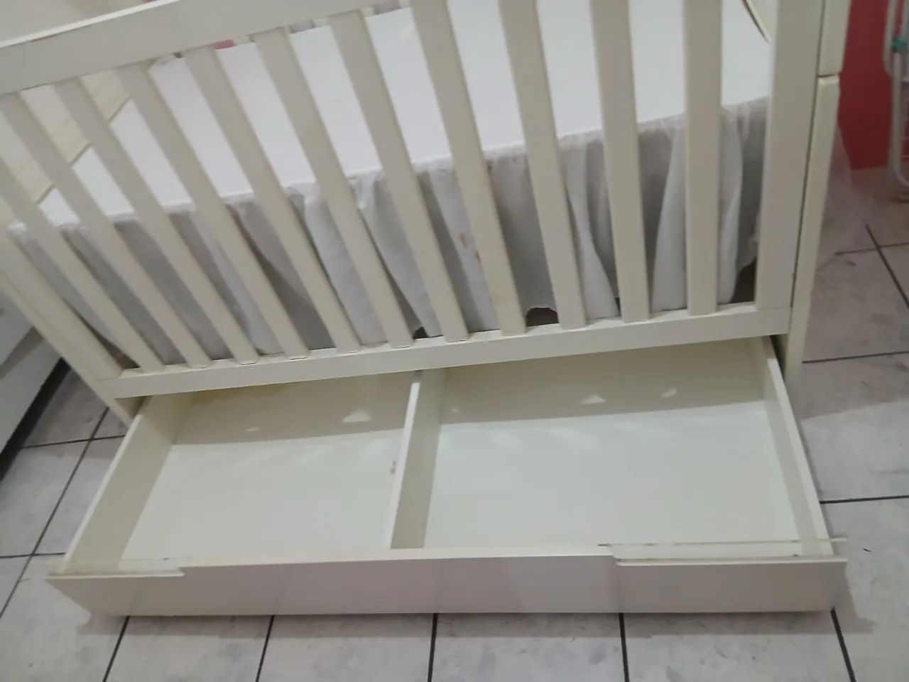 Vendo berço com dossel e colchão  - Foto 3