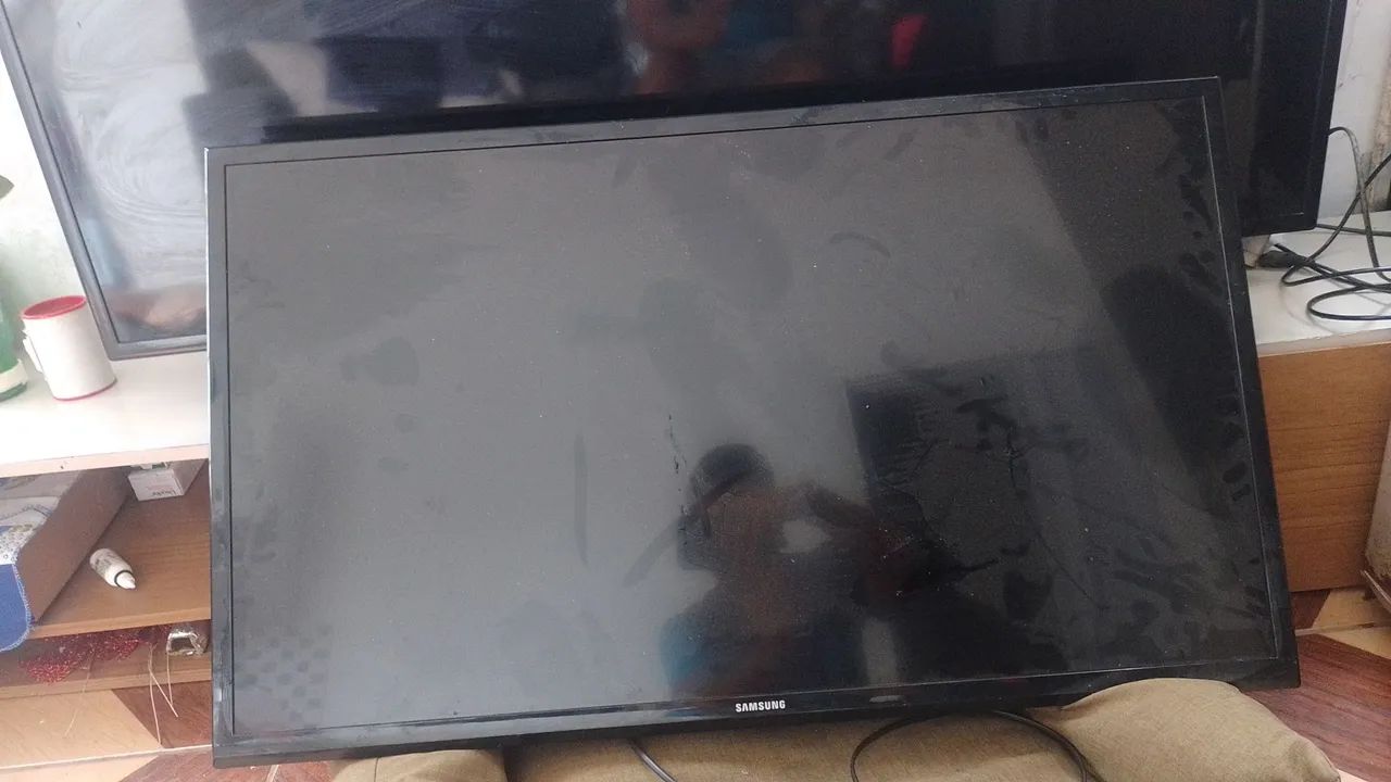 2 tvs Samsung p/ retirada de peças 