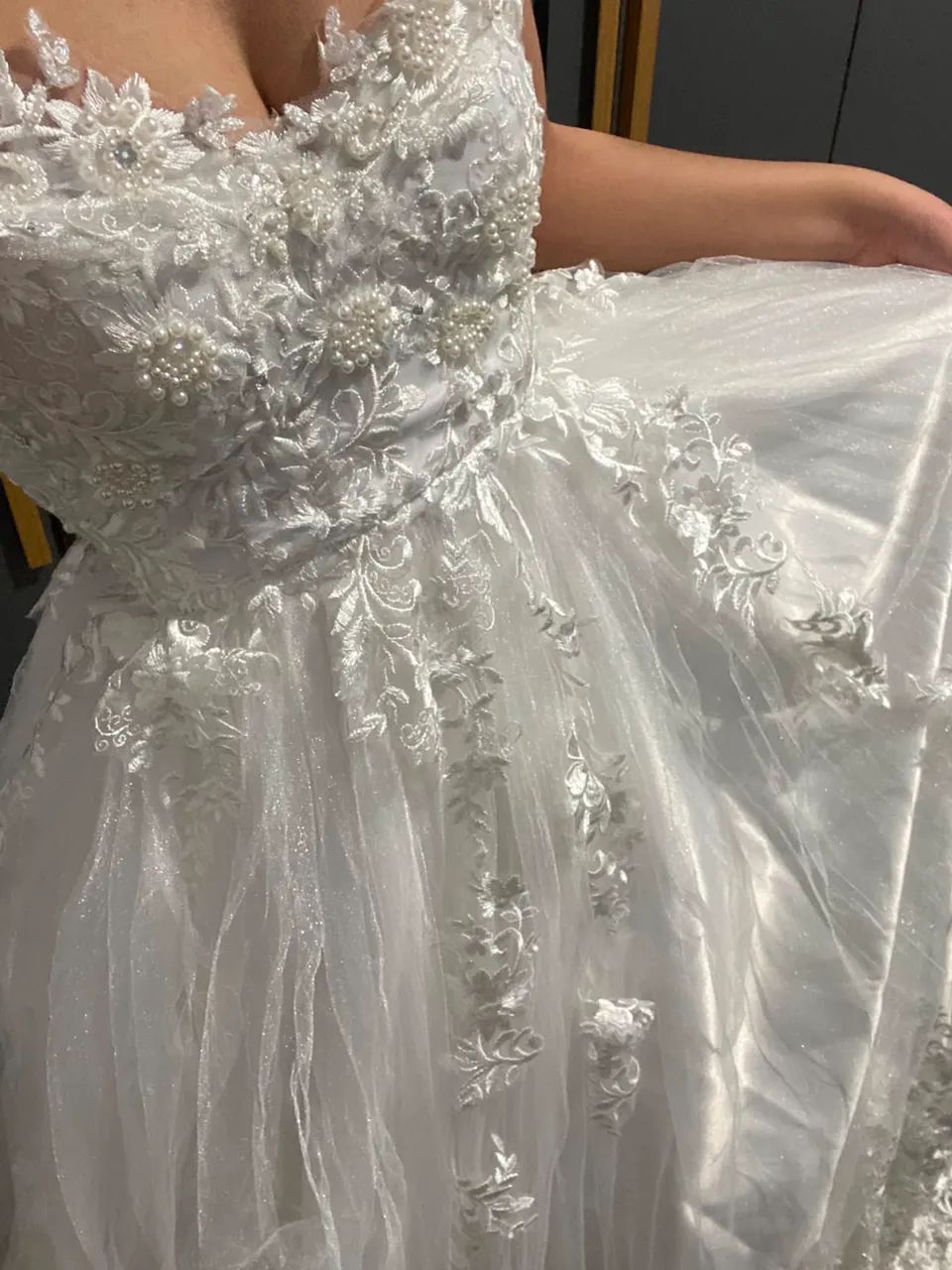 Vestido de Noiva Branco com Renda, Pérolas e Aplicações - P/M