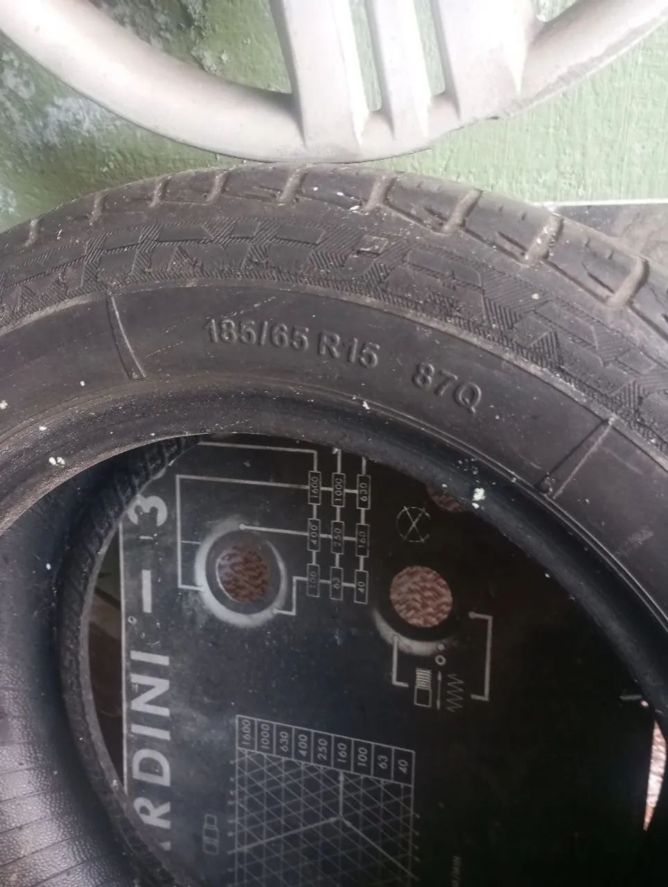 Pneus e calota 15 e 13 - Foto 2