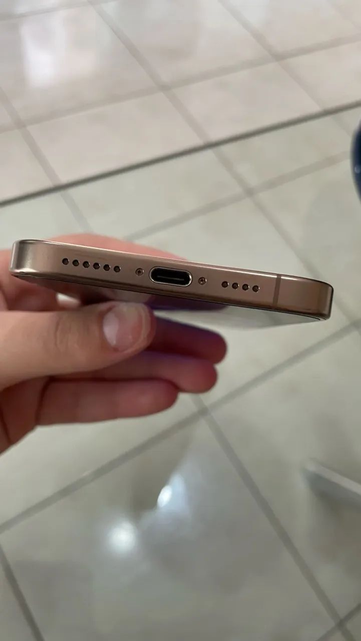 iPhone 16 Pro Max 256 - Foto 3