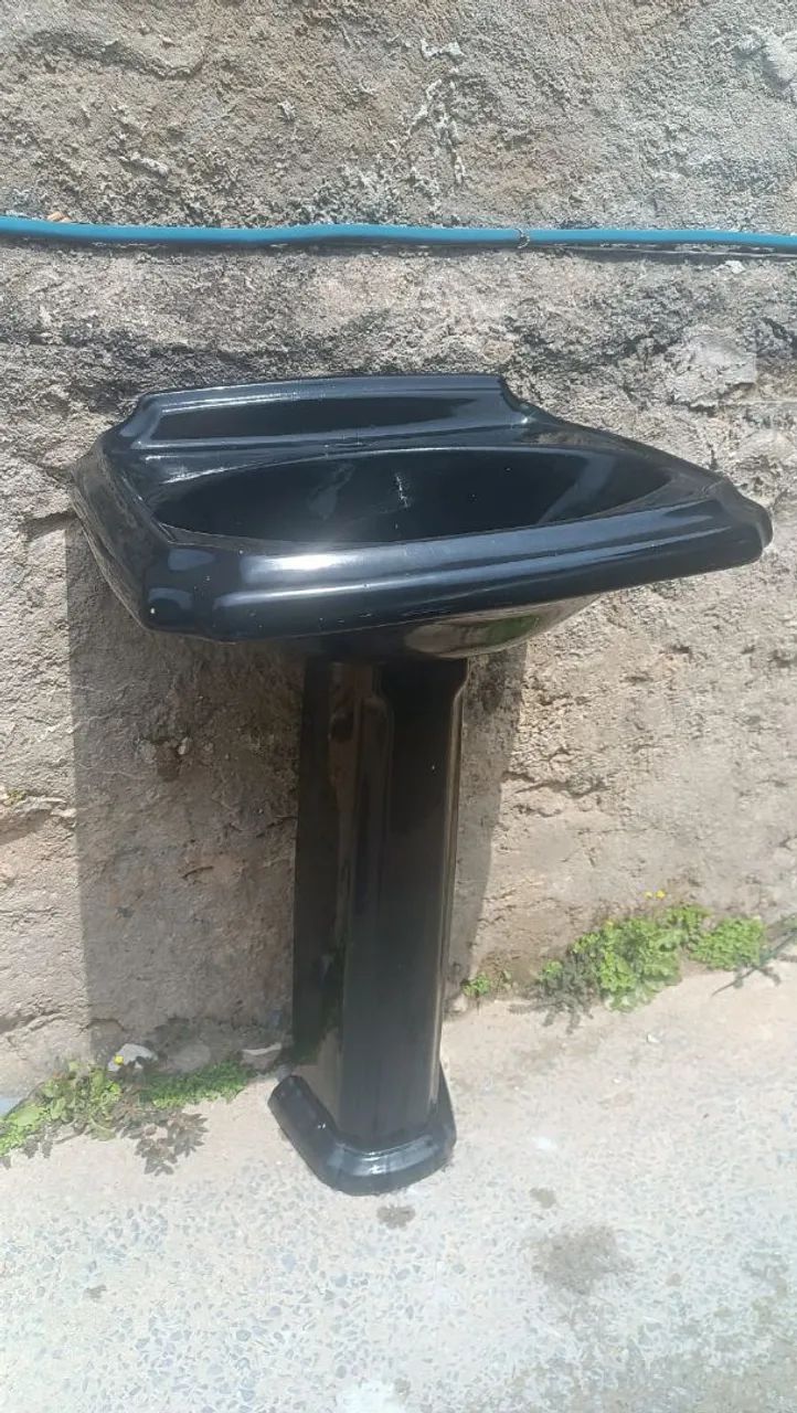 Lavatório de banheiro com coluna 