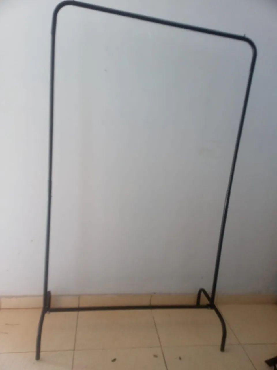 Arara de roupas desmontável nova - Foto 2