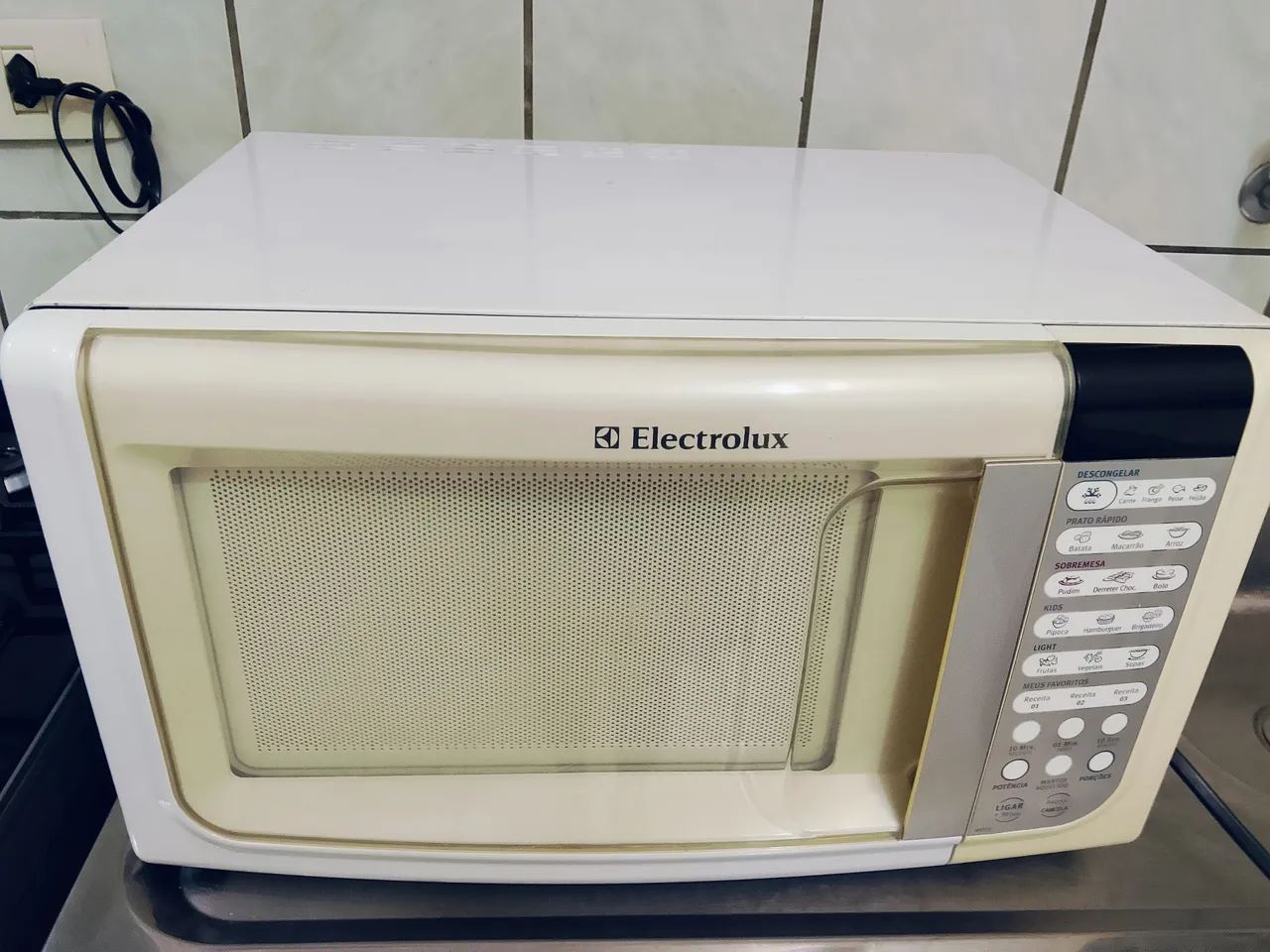 Formo Microondas Eletrolux 23 litros  - Foto 4