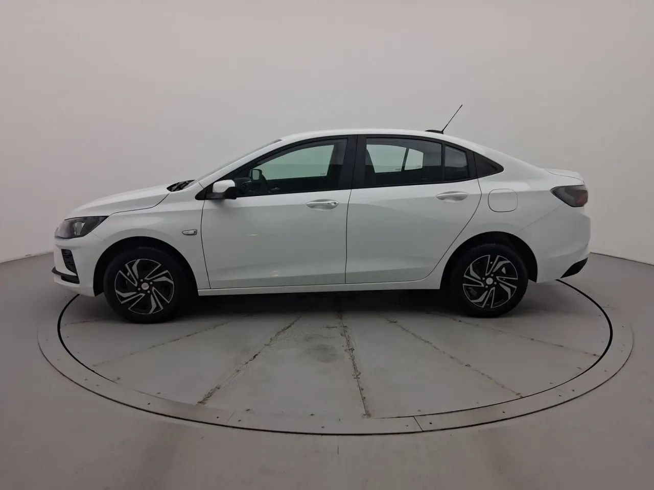 Chevrolet Onix Activ 1.4 8V Flex Aut. 4P, foto 2 de 18