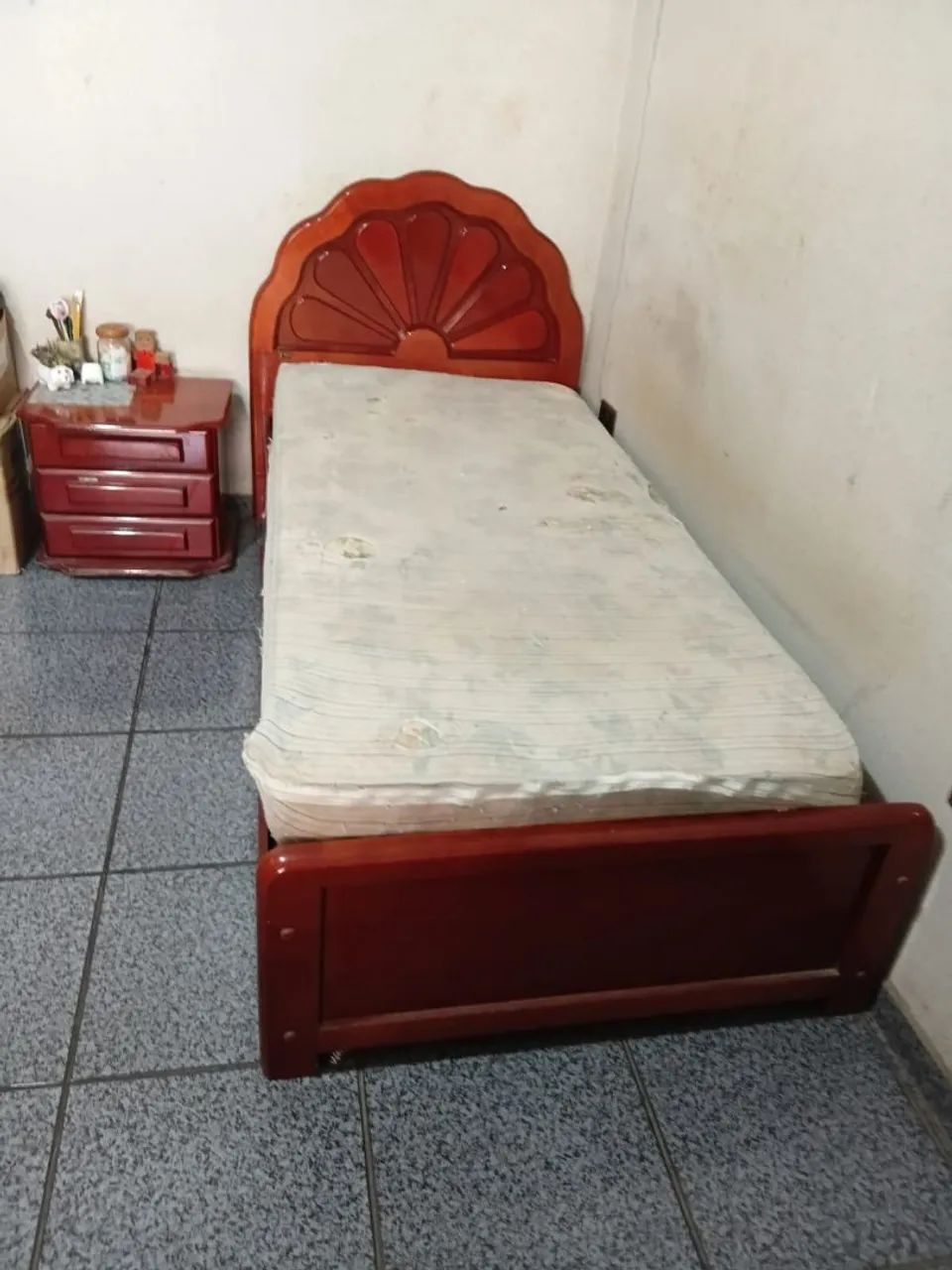 Cama de solteiro em ótimo estado (usada)