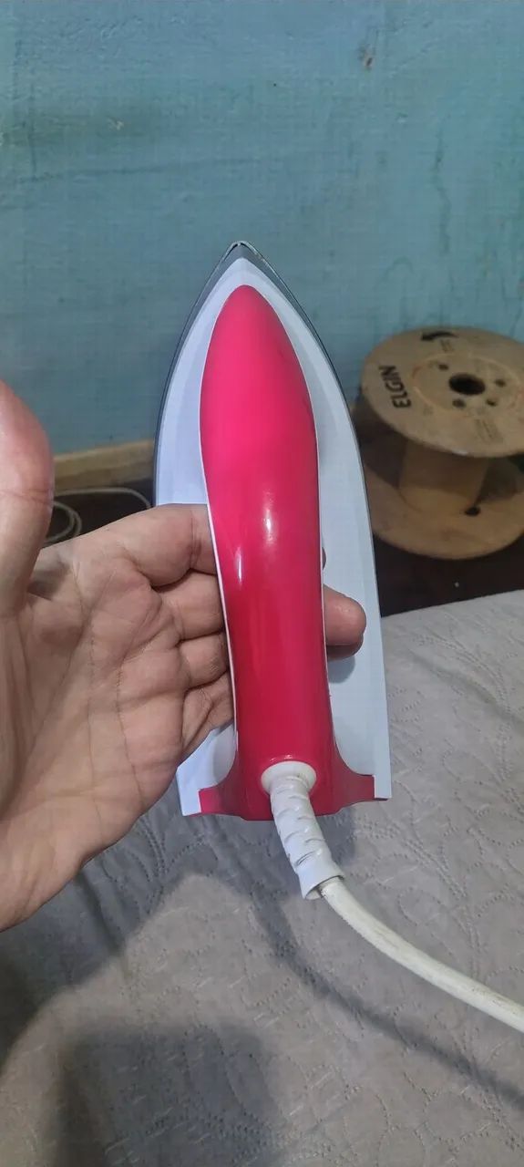 Ferro De Passar Roupa Black+Decker - Foto 4