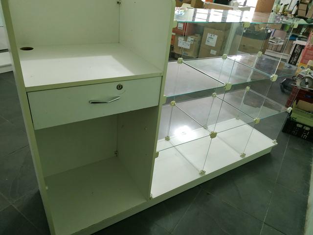 Balcão Caixa MDF /vidro - Foto 2