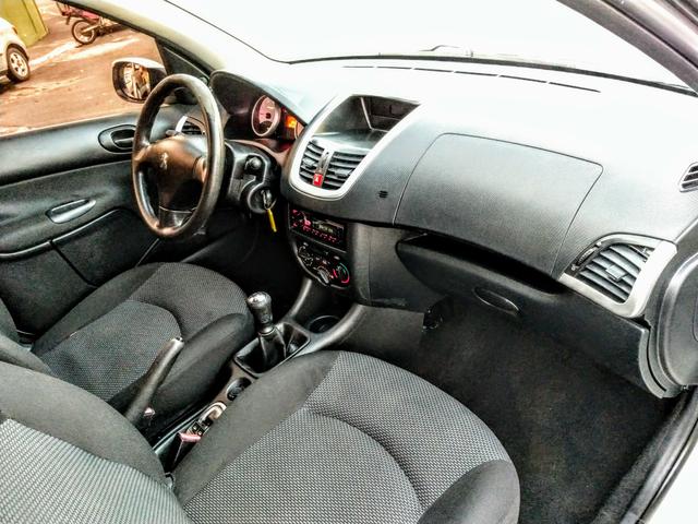 Peugeot 207 XR 2014 novíssimo + IPVA e transferência - Foto 9