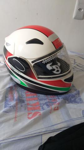 Capacete zero nunca usado número 58 já vai com a capa - Foto 2