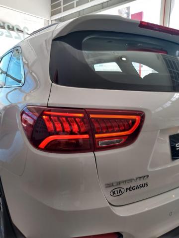 KIA SORENTO V6 AWD - Foto 16