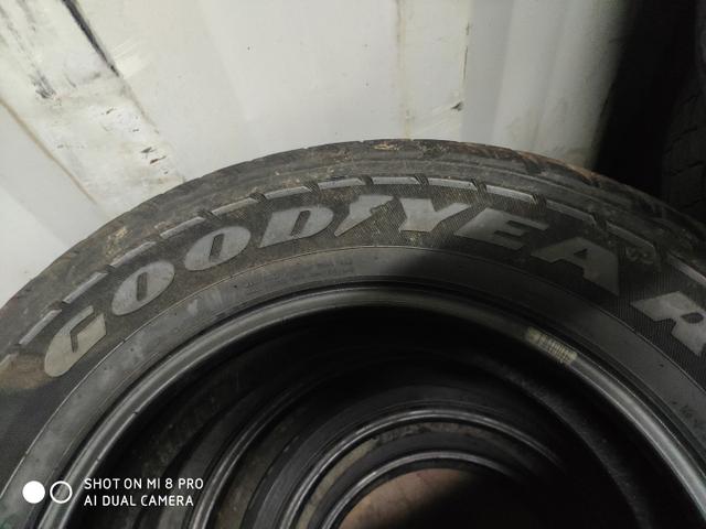 Um kit de 4 pneus 235 65 17 Goodyear - Foto 6
