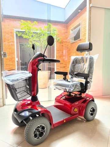 Cadeiras de rodas motorizadas  e scooters 